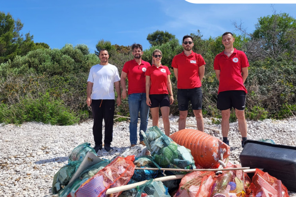 Volonteri i djelatnici Gradskog društva Crvenog Križa Zadar ovaj su vikend sudjelovali na eko akciji Kamp Kornati